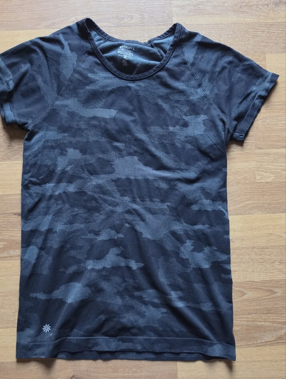 Athleta Women's Black Camo Performance T-Shirt Size M